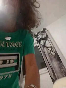 Snapshot of naughty69curls chatting on October 8, 2025, 5:43 pm naughty69curls online show from October 8, 2025, 5:43 pm