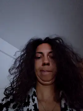 Snapshot of naughty69curls chatting on October 19, 2025, 6:19 pm naughty69curls online show from October 19, 2025, 6:19 pm