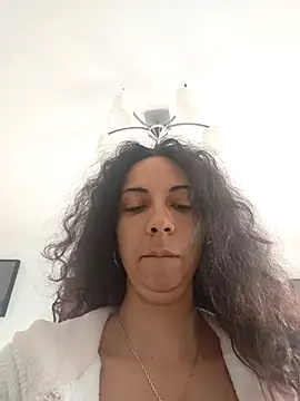 Snapshot of naughty69curls chatting on November 16, 2025, 9:04 am naughty69curls online show from November 16, 2025, 9:04 am