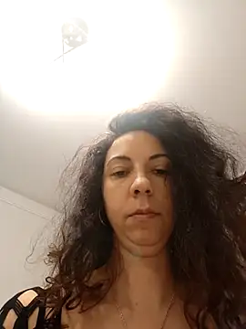 Snapshot of naughty69curls chatting on November 19, 2025, 7:14 pm naughty69curls online show from November 19, 2025, 7:14 pm