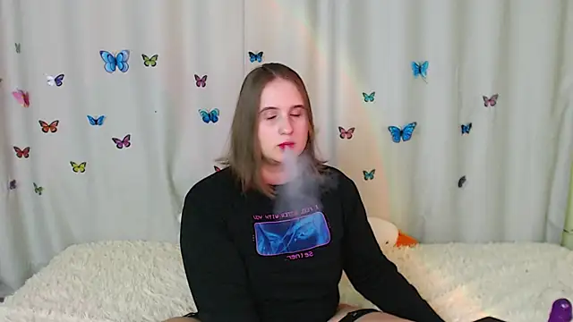 Snapshot of Phantommira chatting on February 5, 2025, 10:33 pm Phantommira online show from February 5, 2025, 10:33 pm