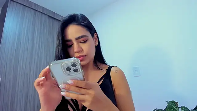 Snapshot of Sara_Leblanc chatting on November 11, 2025, 4:07 pm Sara Leblanc online show from November 11, 2025, 4:07 pm