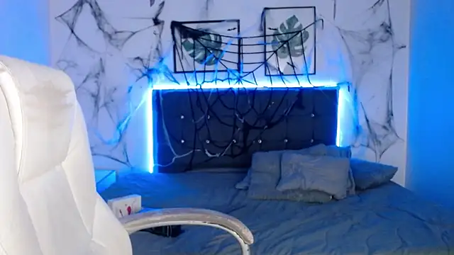 mia collens online show from October 29, 2025, 3:31 am