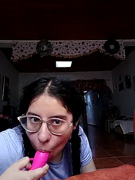 valentina568 online show from October 12, 2025, 6:18 pm