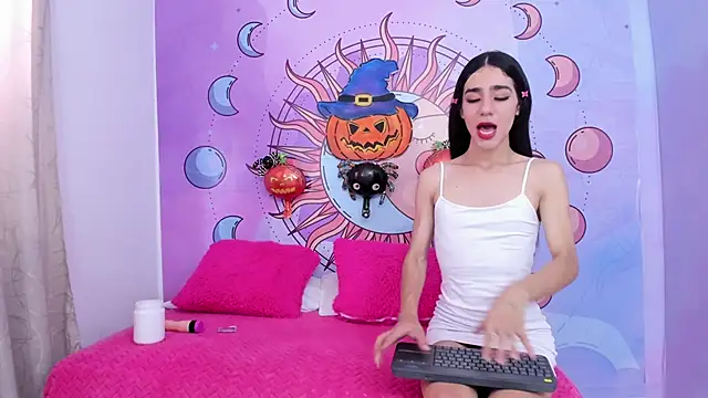 Mariana 16  online show from October 28, 2025, 7:38 pm