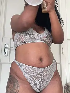 Snapshot of beverlyxxxx chatting on March 13, 2025, 10:47 am beverlyxxxx online show from March 13, 2025, 10:47 am