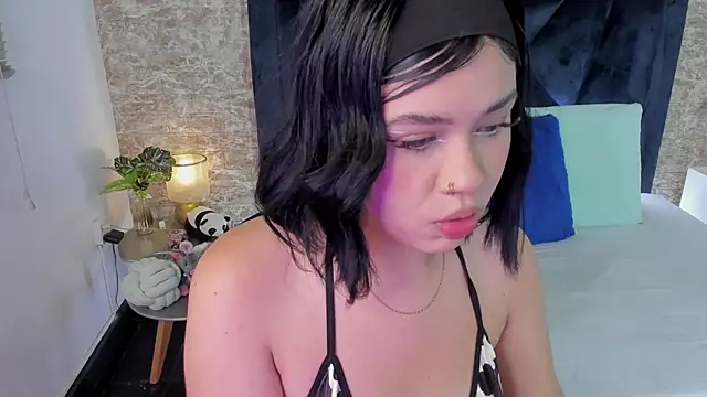 Lily Woodz online show from November 22, 2025, 7:13 pm