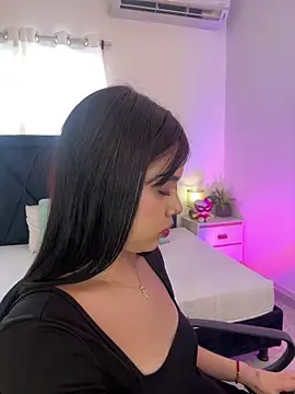 Lily Woodz online show from April 14, 2026, 7:09 pm