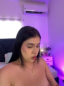 Lily Woodz online show from June 27, 2026, 7:08 pm