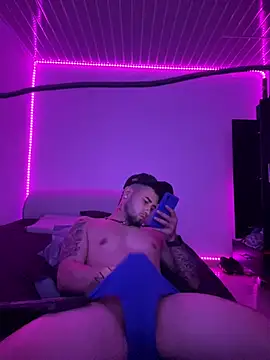 Snapshot of miia-liiam chatting on January 16, 2025, 8:33 am miia-liiam online show from January 16, 2025, 8:33 am