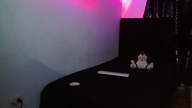 Snapshot of miia-liiam chatting on November 23, 2025, 6:57 am miia-liiam online show from November 23, 2025, 6:57 am