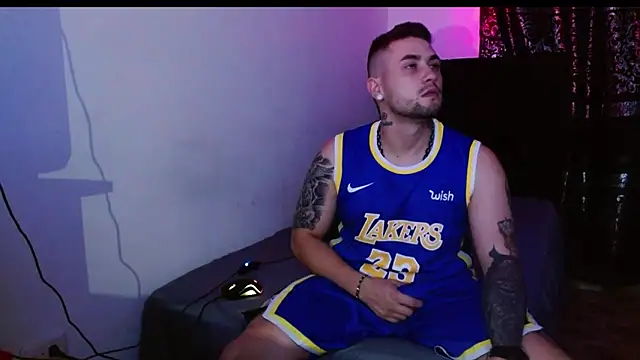 Snapshot of miia-liiam chatting on December 4, 2025, 6:44 am miia-liiam online show from December 4, 2025, 6:44 am