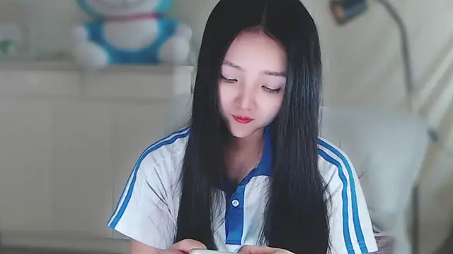 xiao-xiao-D online show from February 7, 2025, 12:28 pm