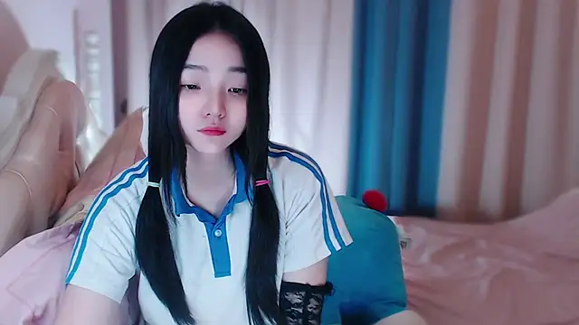 xiao-xiao-D online show from October 12, 2025, 4:44 am