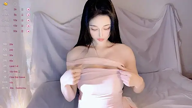 Snapshot of Irene--- chatting on December 5, 2025, 1:14 am Irene--- online show from December 5, 2025, 1:14 am