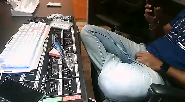 Snapshot of Nil_Talreja chatting on December 19, 2024, 8:45 am Nil Talreja online show from December 19, 2024, 8:45 am