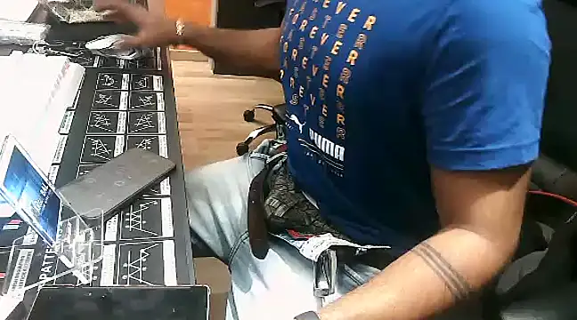 Snapshot of Nil_Talreja chatting on December 19, 2024, 12:01 pm Nil Talreja online show from December 19, 2024, 12:01 pm