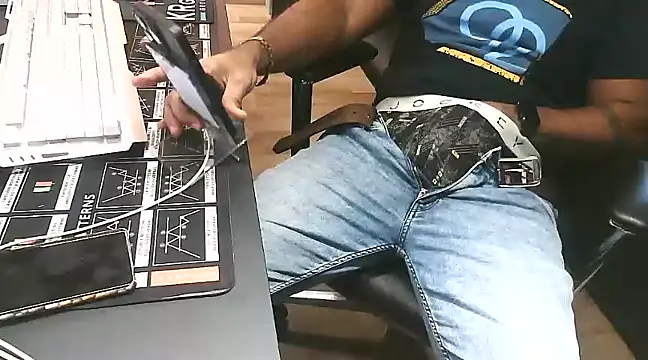 Snapshot of Nil_Talreja chatting on January 27, 2025, 6:09 am Nil Talreja online show from January 27, 2025, 6:09 am