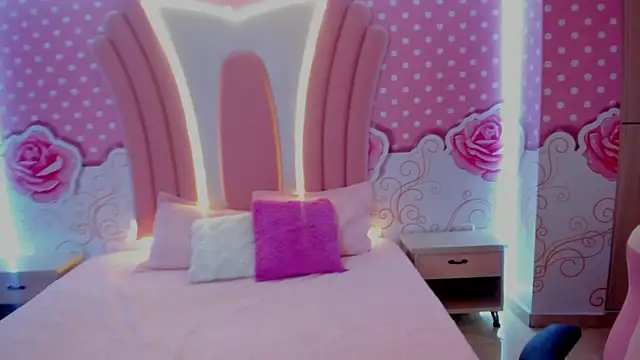 Lily Martinez online show from January 20, 2025, 11:10 pm