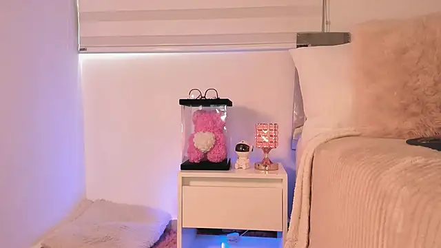 Snapshot of Alissonroses chatting on November 22, 2025, 7:35 pm Alissonroses online show from November 22, 2025, 7:35 pm