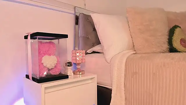 Snapshot of Alissonroses chatting on December 3, 2025, 9:57 pm Alissonroses online show from December 3, 2025, 9:57 pm