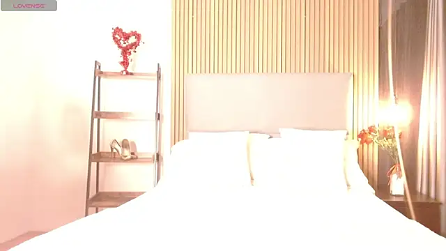 Snapshot of Sienna_Blake_ chatting on October 10, 2025, 8:52 pm Sienna Blake online show from October 10, 2025, 8:52 pm