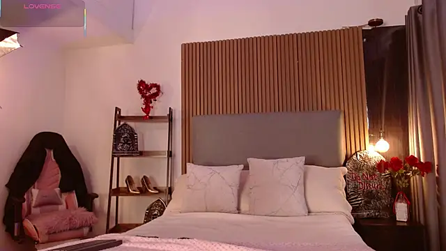 Snapshot of Sienna_Blake_ chatting on October 14, 2025, 8:31 pm Sienna Blake online show from October 14, 2025, 8:31 pm