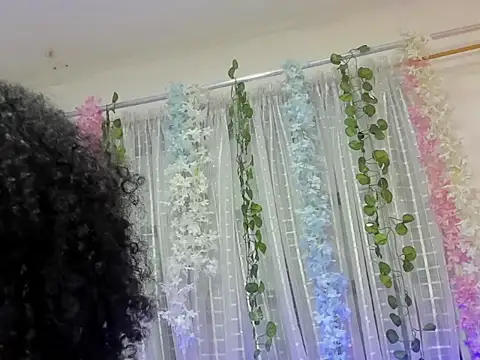 Snapshot of CintiaWalker chatting on November 6, 2025, 12:39 pm CintiaWalker online show from November 6, 2025, 12:39 pm