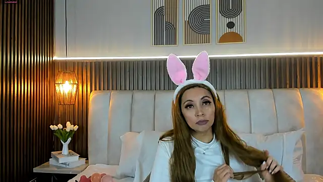 PerlaPreciosa online show from April 8, 2026, 4:01 am