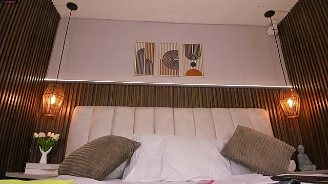 PerlaPreciosa online show from April 17, 2026, 4:04 am