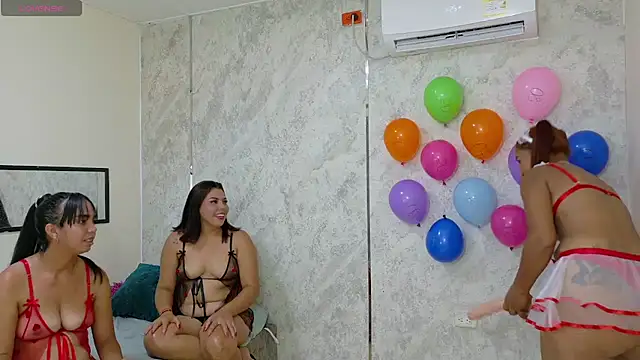 Snapshot of dani-lue chatting on July 16, 2026, 2:23 pm dani-lue online show from July 16, 2026, 2:23 pm