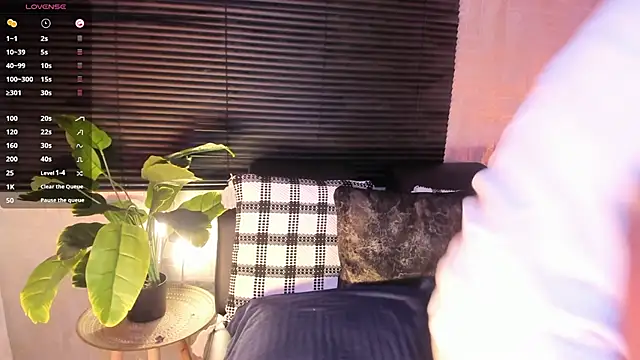 Snapshot of JhonyMiller_ chatting on March 4, 2026, 7:53 pm JhonyMiller online show from March 4, 2026, 7:53 pm