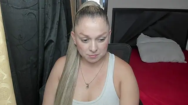 natalia5560 online show from April 9, 2026, 8:14 pm