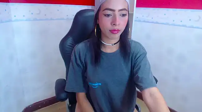 Crystal Walls online show from December 19, 2024, 7:07 pm