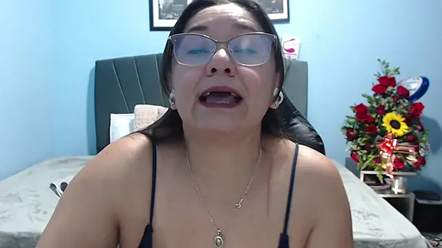 Snapshot of AngelRouss chatting on May 21, 2026, 12:50 am AngelRouss online show from May 21, 2026, 12:50 am