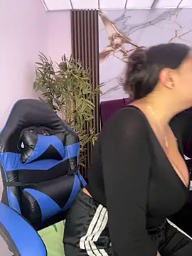 michell boobs  online show from November 10, 2025, 1:21 pm