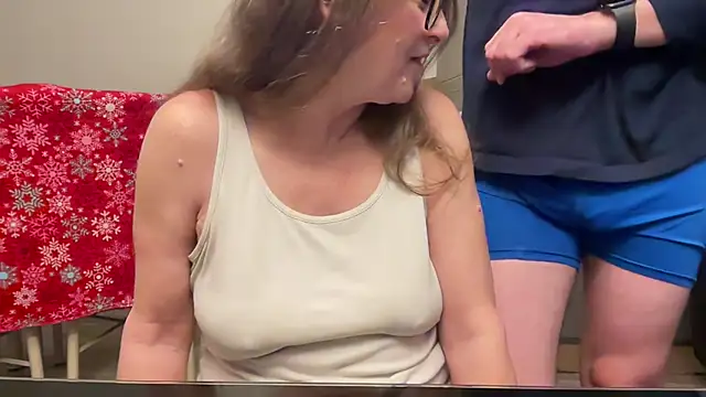 Snapshot of Keywest_Kate chatting on January 10, 2025, 1:32 am Keywest Kate online show from January 10, 2025, 1:32 am