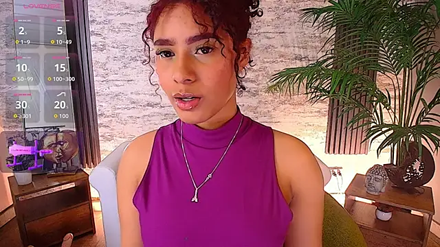 Snapshot of charlottee_white chatting on November 13, 2025, 9:36 pm charlottee white online show from November 13, 2025, 9:36 pm