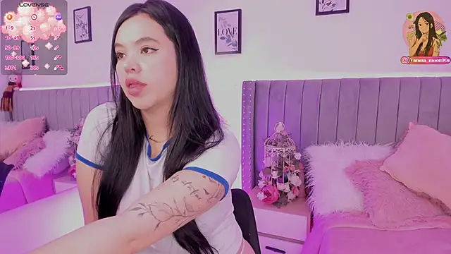 Snapshot of vanesa_moon__ chatting on November 27, 2025, 11:40 pm vanesa moon online show from November 27, 2025, 11:40 pm