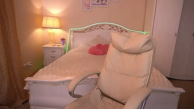 LexxiJoy online show from March 18, 2025, 1:42 pm