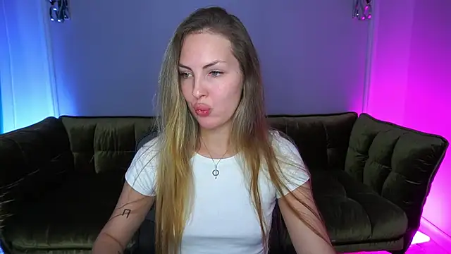 LexxiJoy online show from October 1, 2025, 7:53 pm