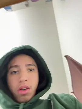 Snapshot of qbaby96 chatting on January 3, 2025, 2:51 pm qbaby96 online show from January 3, 2025, 2:51 pm