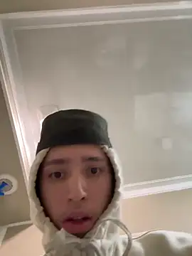 Snapshot of qbaby96 chatting on January 7, 2025, 8:03 am qbaby96 online show from January 7, 2025, 8:03 am