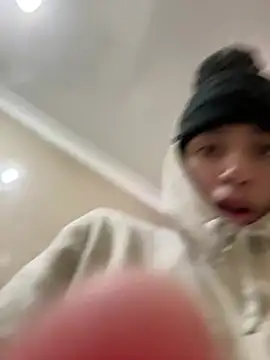 Snapshot of qbaby96 chatting on January 23, 2025, 5:45 am qbaby96 online show from January 23, 2025, 5:45 am