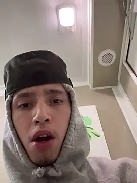 Snapshot of qbaby96 chatting on February 7, 2025, 7:07 am qbaby96 online show from February 7, 2025, 7:07 am