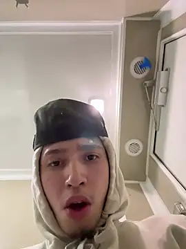 Snapshot of qbaby96 chatting on February 27, 2025, 5:24 am qbaby96 online show from February 27, 2025, 5:24 am