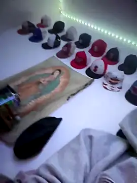 Snapshot of qbaby96 chatting on December 13, 2025, 7:53 pm qbaby96 online show from December 13, 2025, 7:53 pm