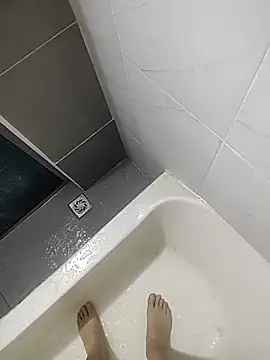 Snapshot of DTuannHallT chatting on December 16, 2025, 11:48 am DTuannHallT online show from December 16, 2025, 11:48 am