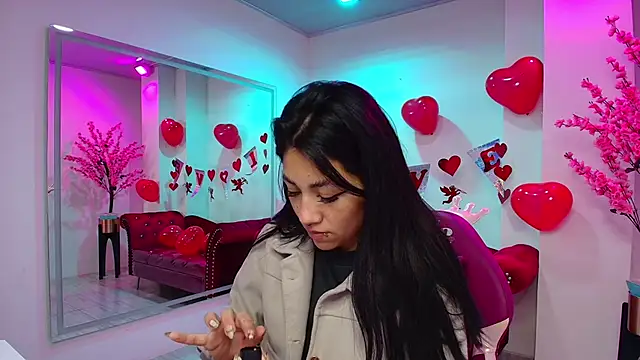 Leia queens online show from February 15, 2025, 11:17 am