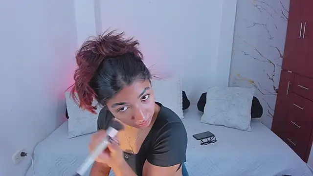 martina roldam online show from April 7, 2026, 12:55 am